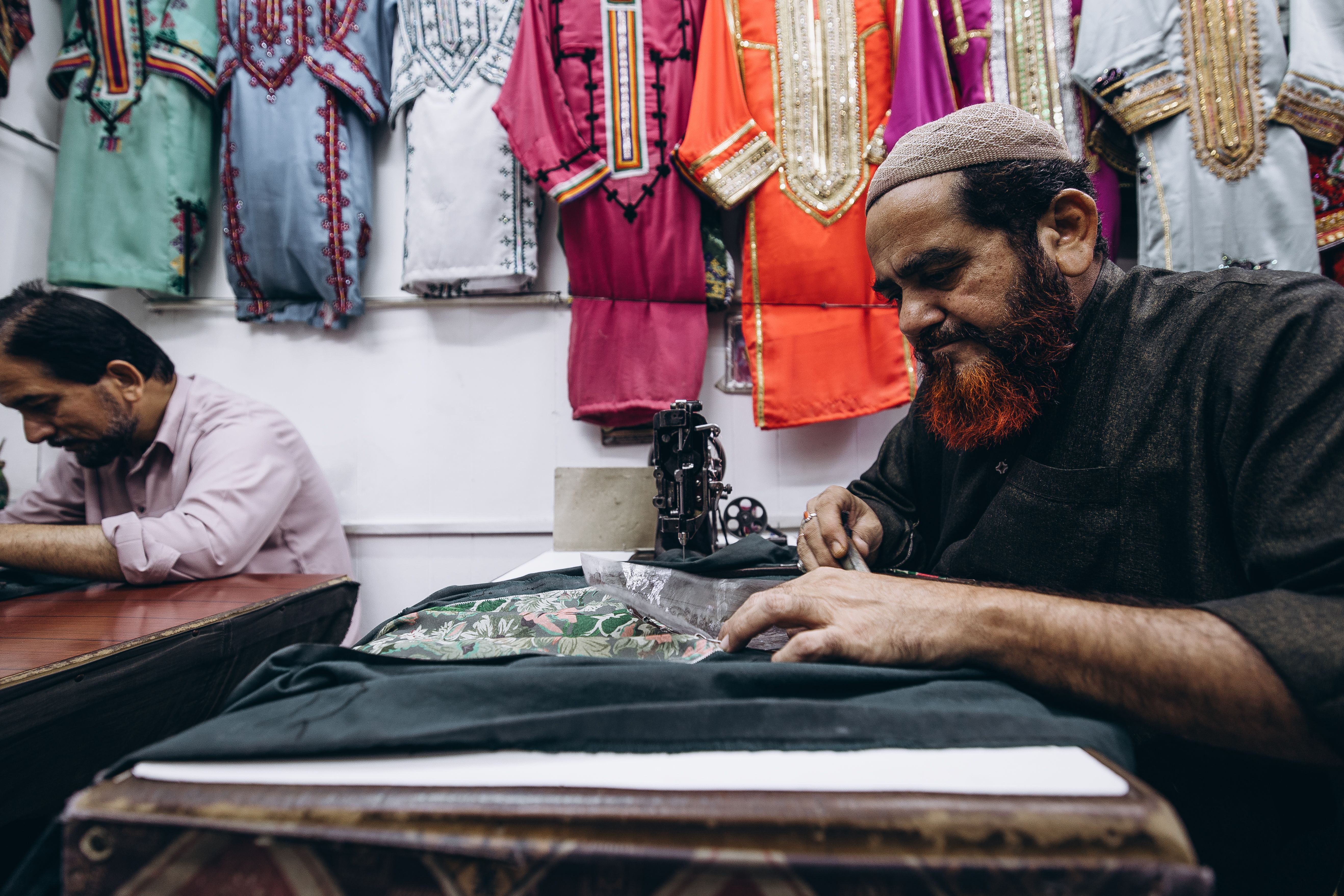 Visite du marché aux tissus et broderies de Ruwi avec Amira