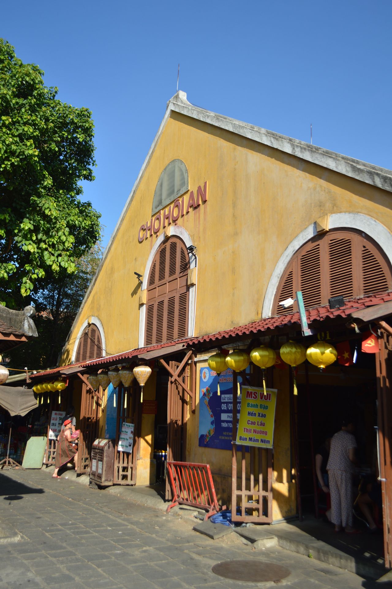Hoi An ancient town street food market