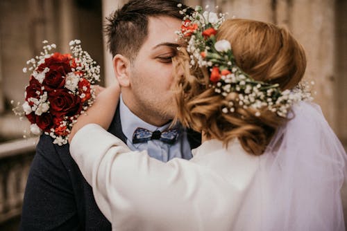 คลังภาพถ่ายฟรี ของ nika zhorzholiani, การจัดดอกไม้, การจูบ