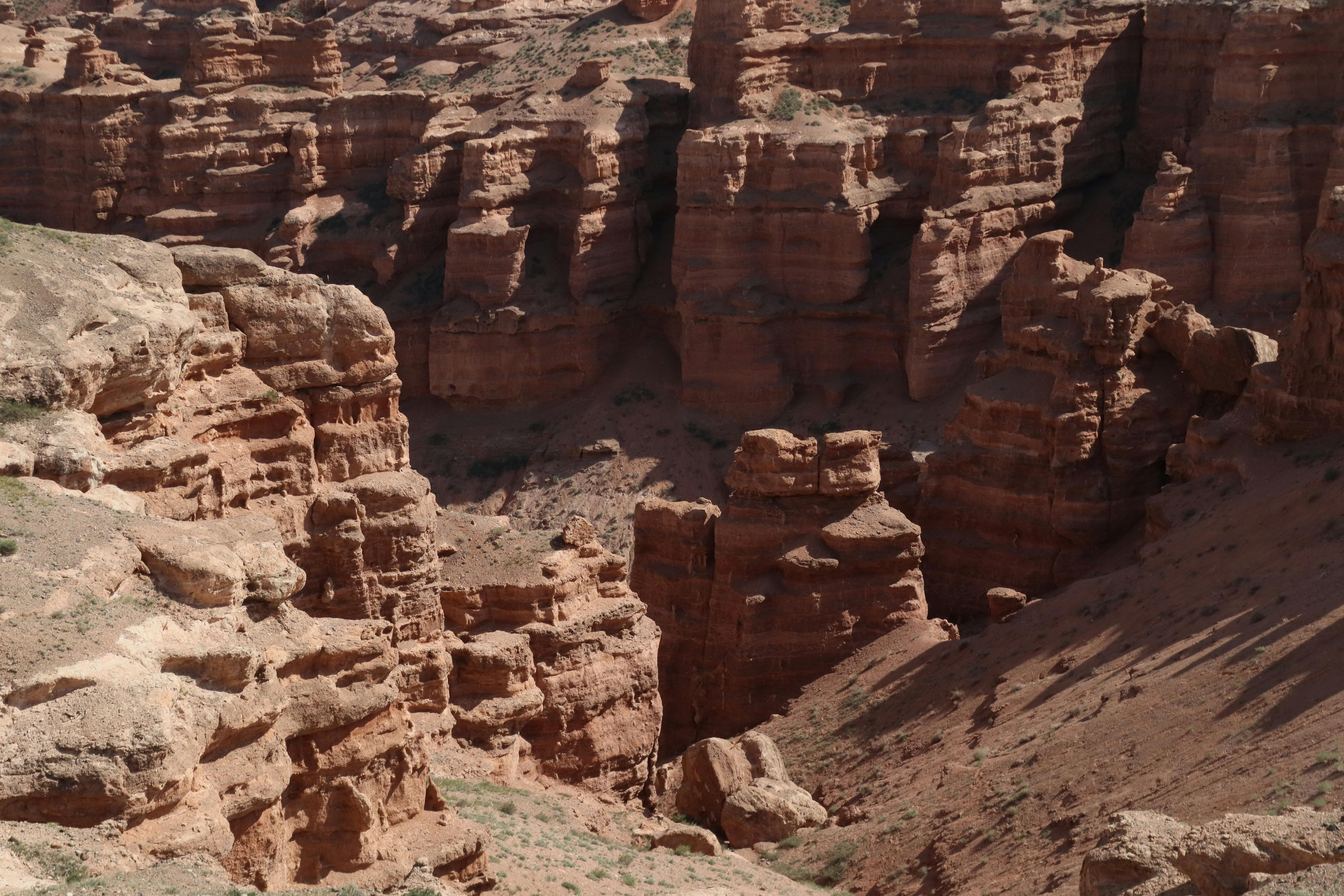 Menjelajahi Charyn Canyon dari Almaty: Keajaiban Lembah Kastil Kazakhstan