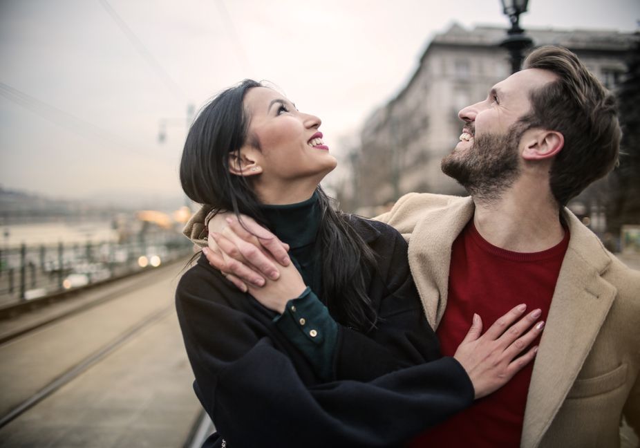 latina singles connecting online on dating platform