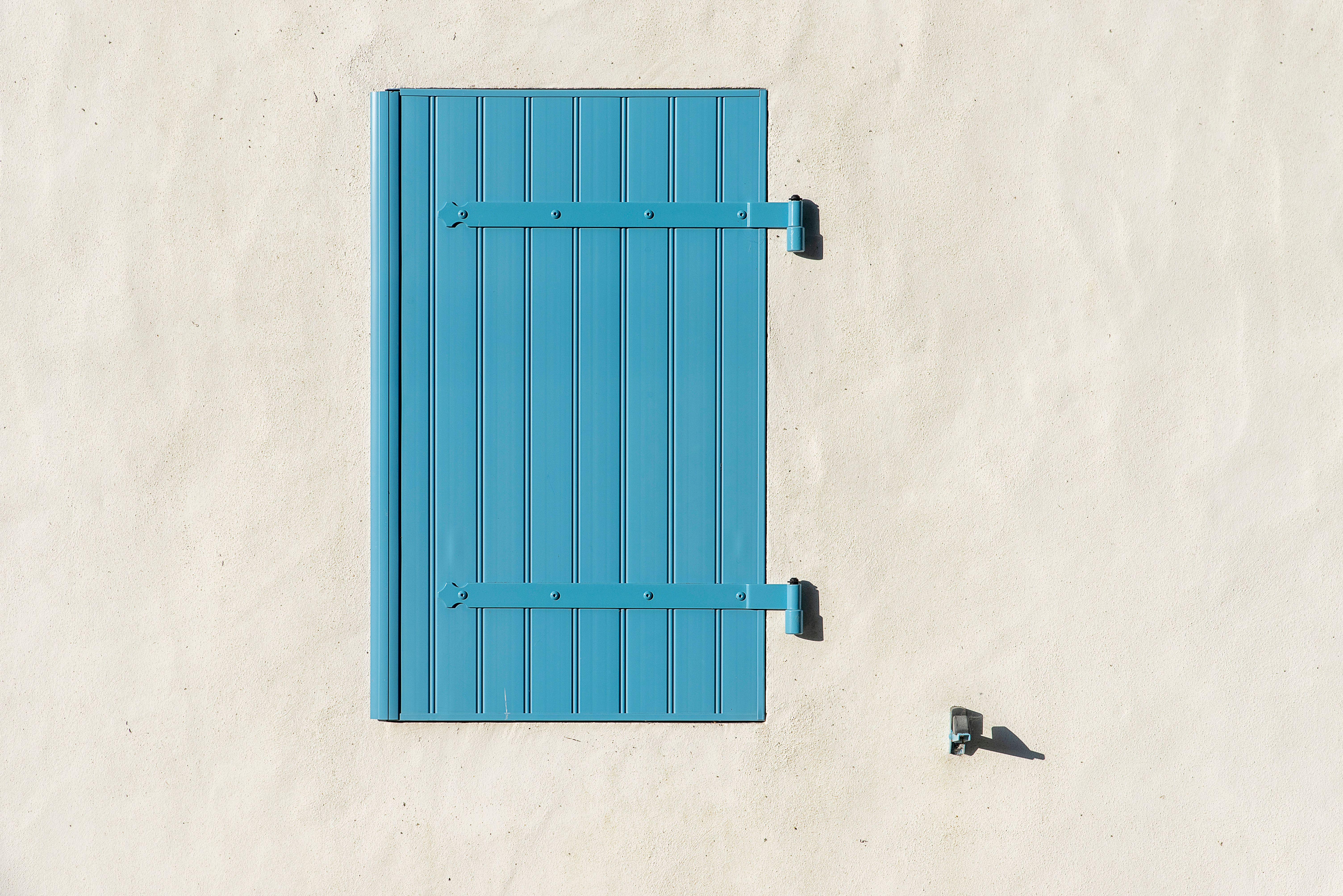 Plastering and Skimming in Bow — woodwork brushed to a crisp, smooth line