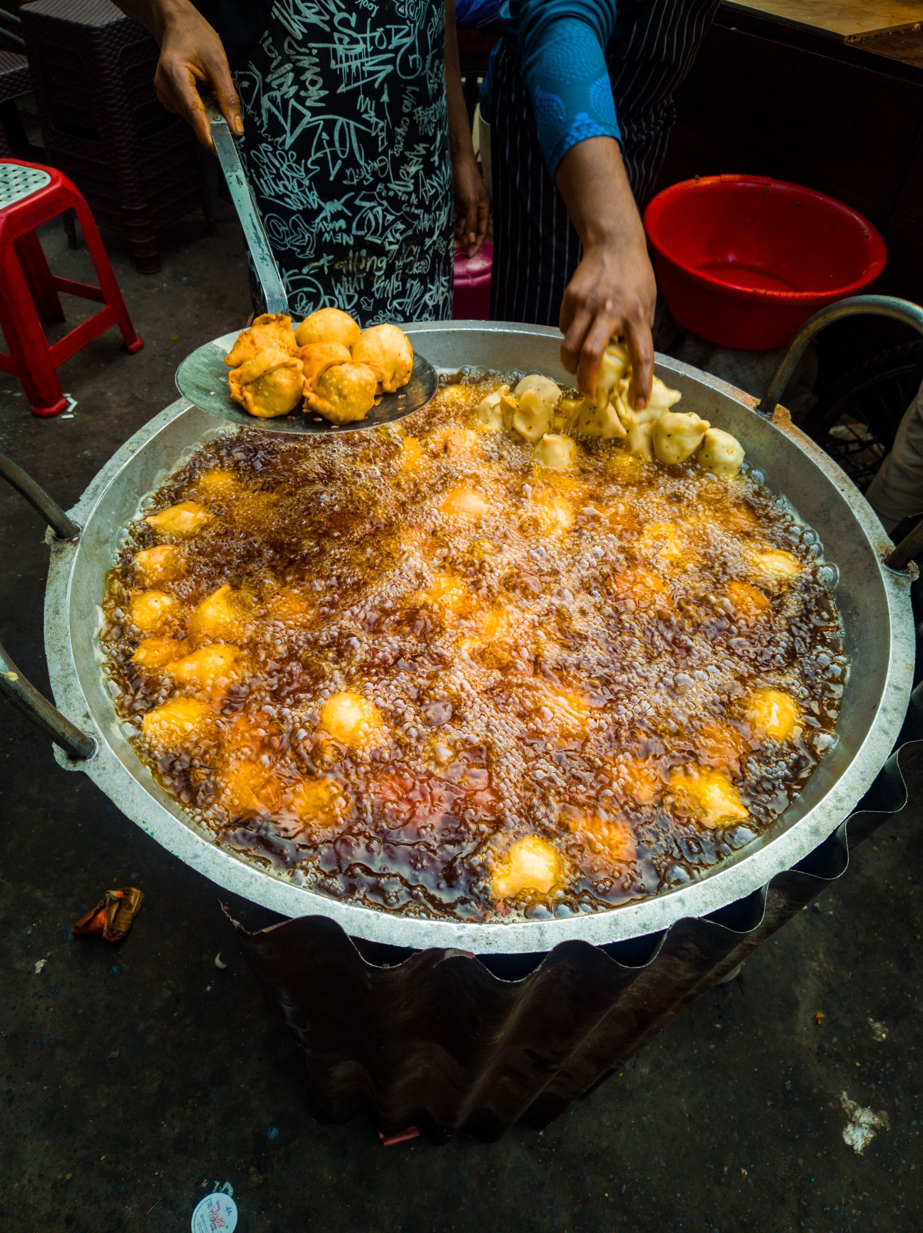 Traditional Singara Frying in Street Market · Free Stock Photo