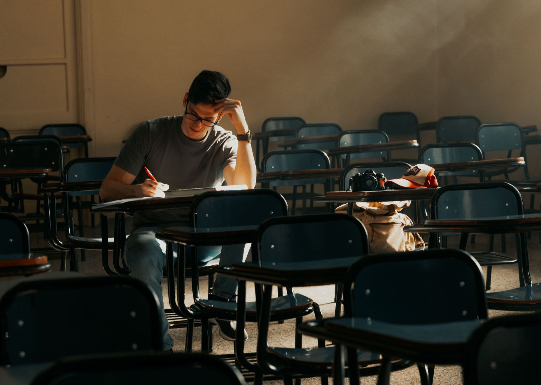 Student removals in Crystal Palace — crew wrapping and loading on moving day