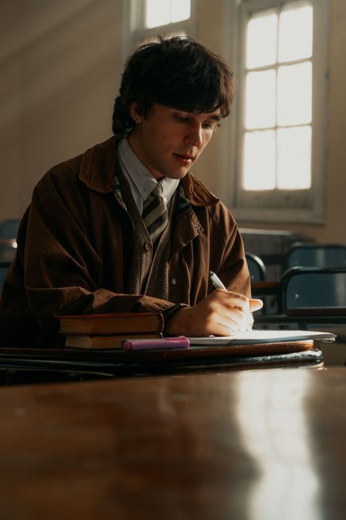 Free Focused university student studying in a Buenos Aires classroom, emphasizing education and learning. Stock Photo