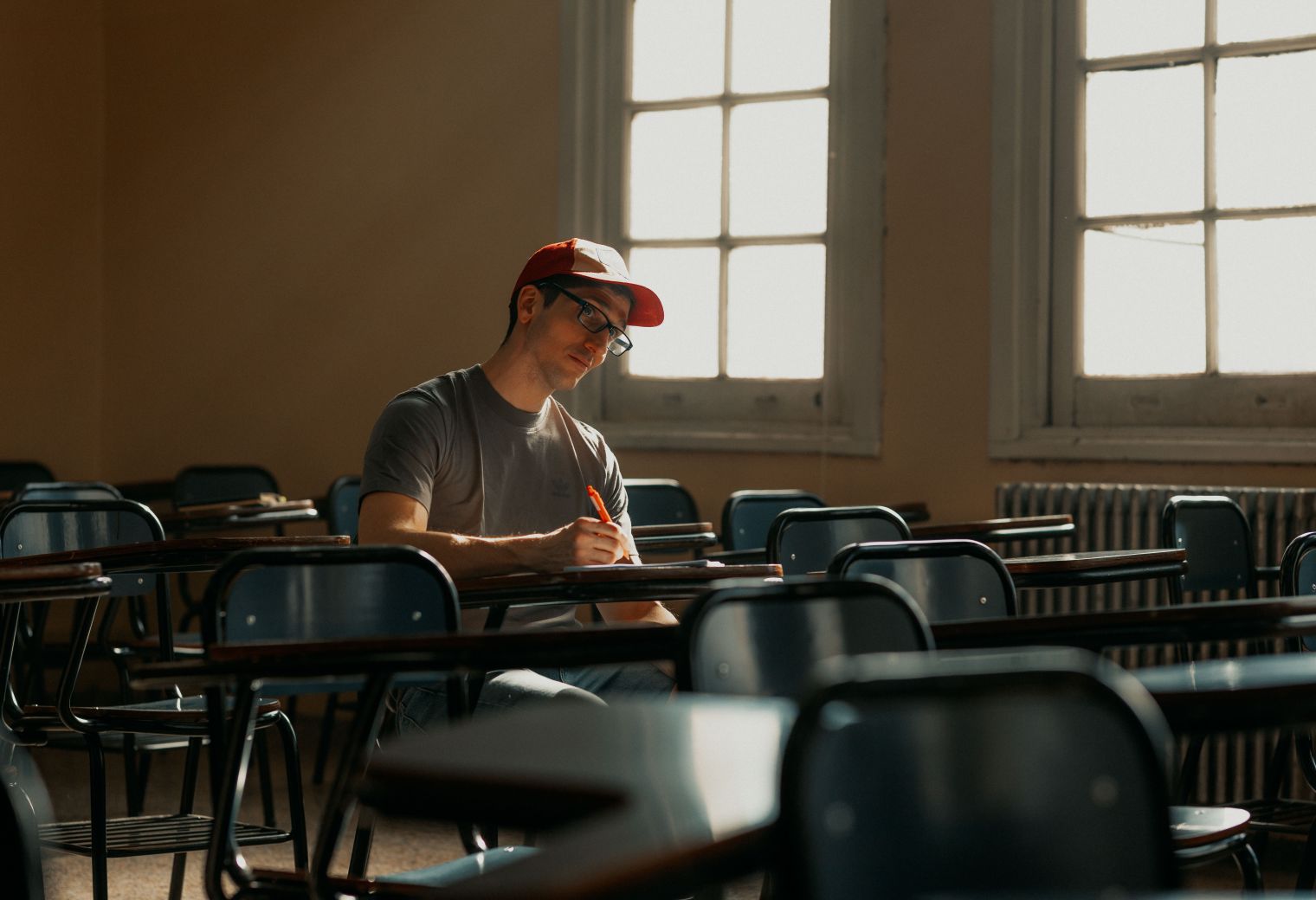 Constantine — student move with boxes and a van