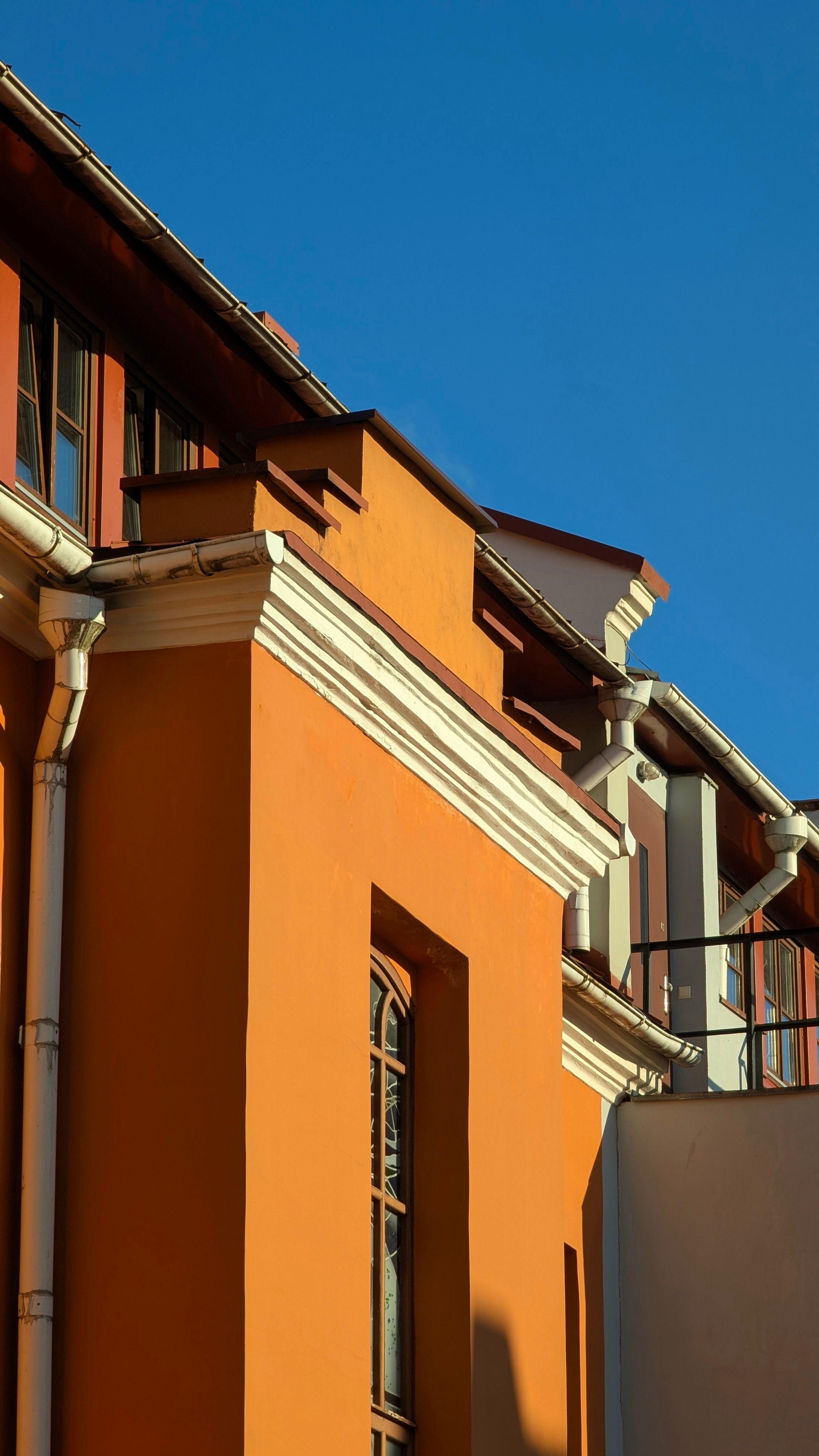 Innovative Gutter Designs That Simplify Maintenance and Enhance Curb Appeal