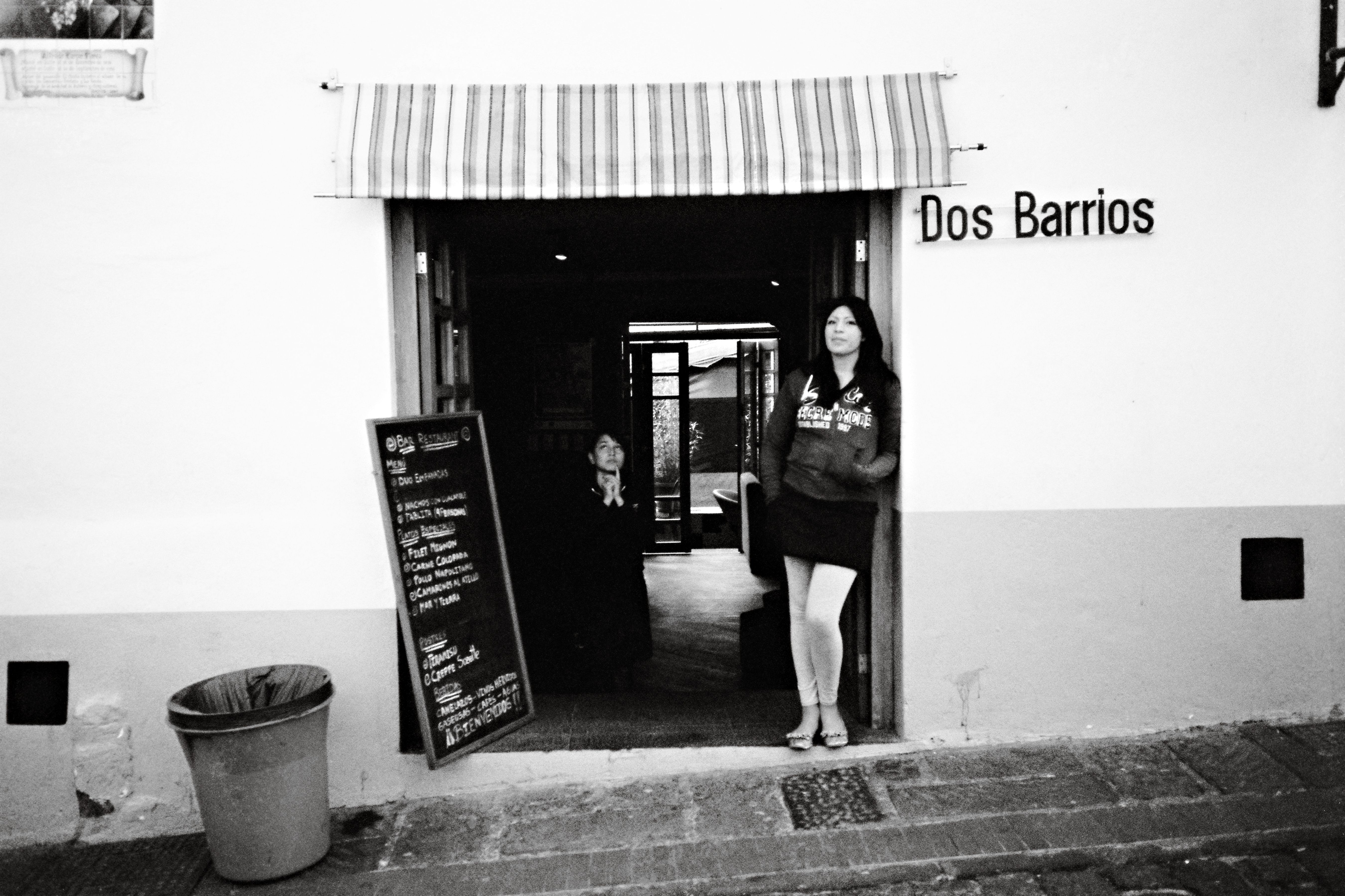Bar de barrio en España usando carta digital