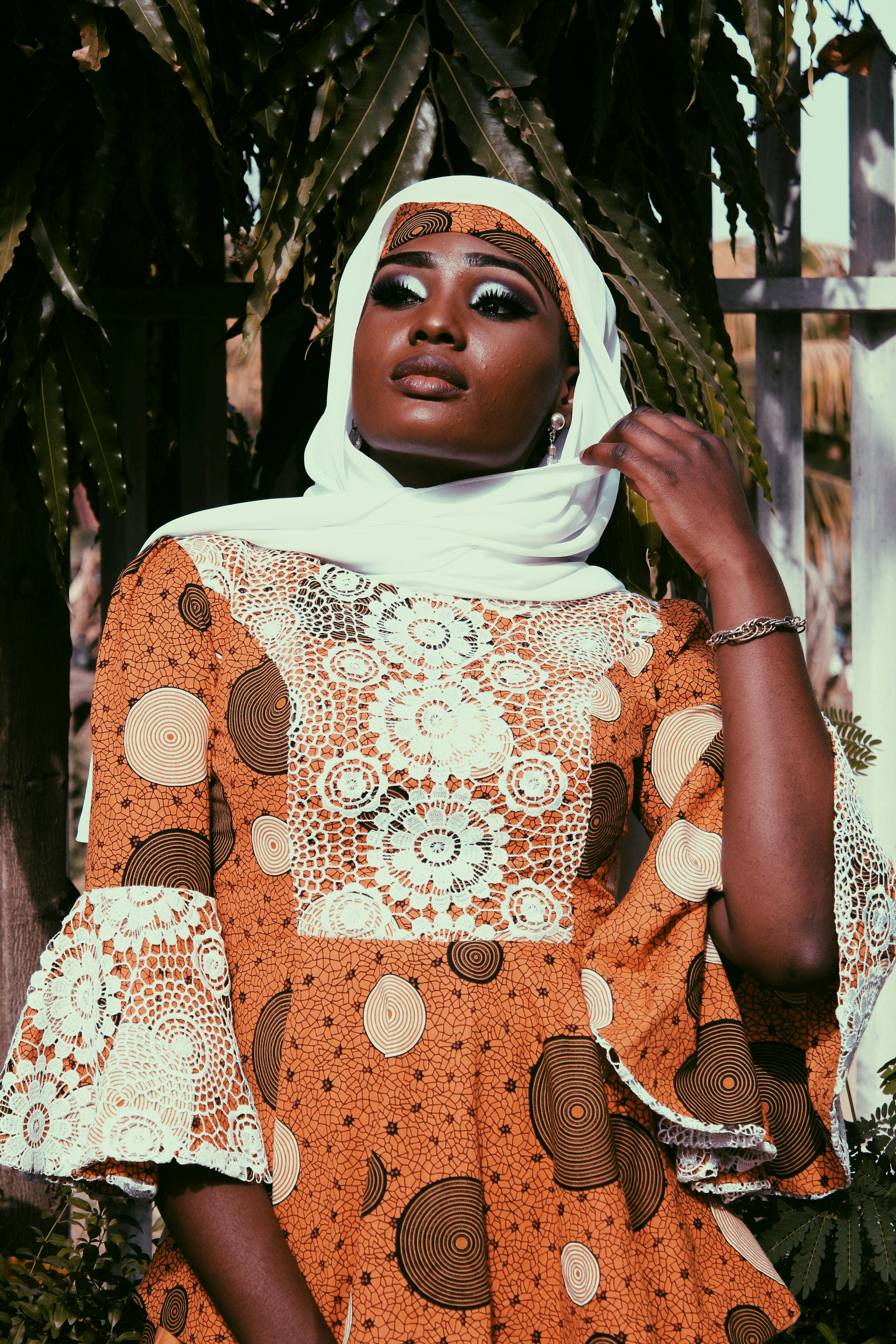 Ücretsiz Başörtüsü Ve Elbiseli Muhteşem Siyah Model Stok Fotoğraflar