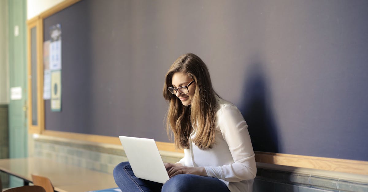 How long is a semester in college UK