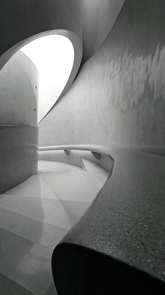 Curved minimalist staircase — Devansh Rajput on Pexels