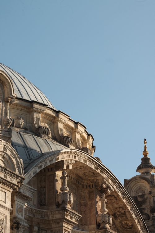 Free Detailed close-up of an ornate dome in İstanbul, Türkiye, showcasing intricate architectural design. Stock Photo