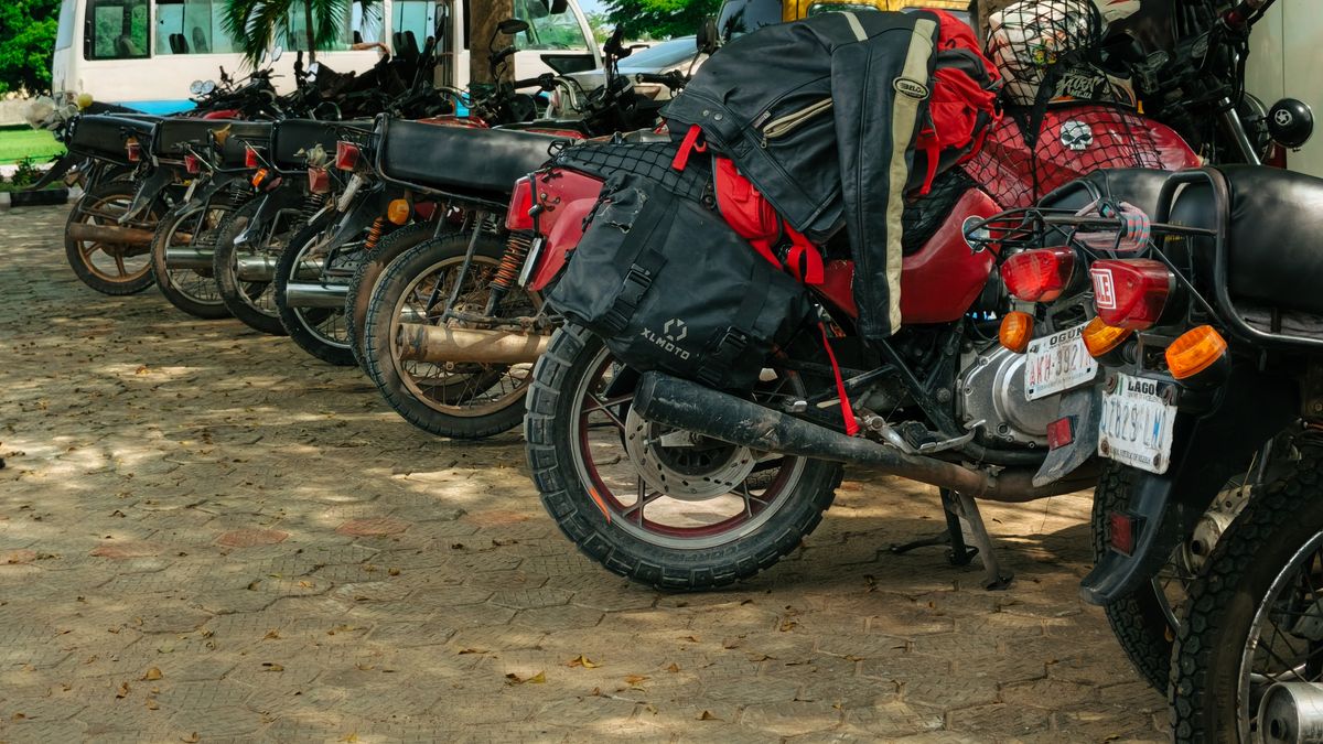 Accessoires indispensables pour les longs trajets en moto en 2026