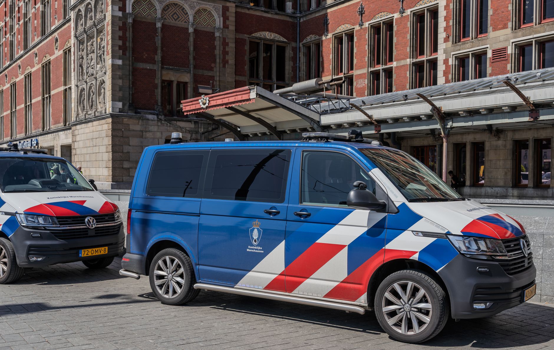 Volkswagen e-Crafter elektrische bestelbus aan de laadpaal