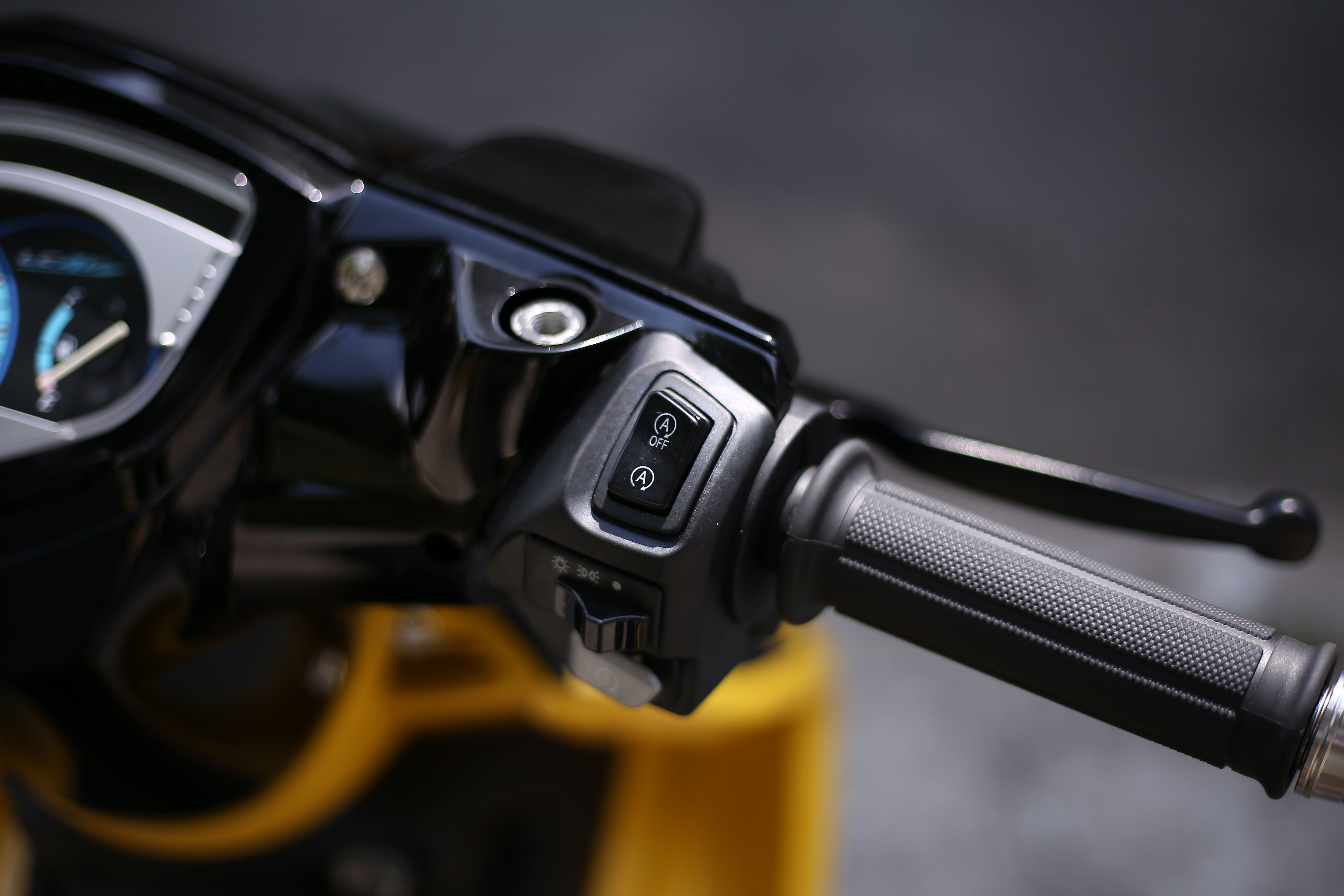 sleek handlebar-mounted Bluetooth controller