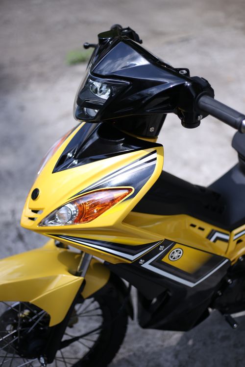 Free Close-up view of a sleek yellow and black sports motorcycle parked outdoors in daylight. Stock Photo