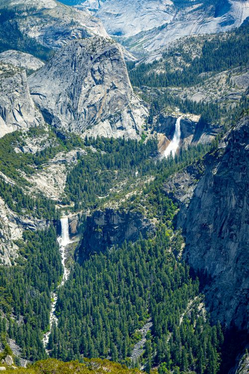 Free Majestic view of waterfalls and granite cliffs in Yosemite National Park, California. Stock Photo