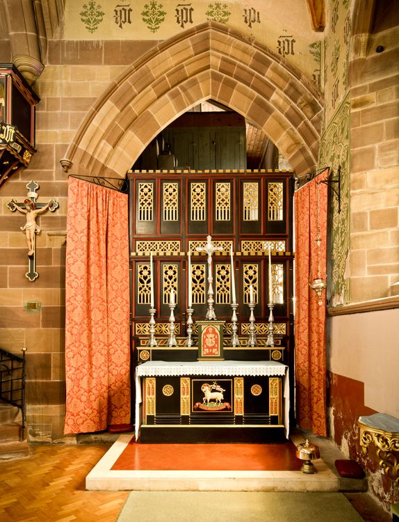 Ornate Church Altar in English Chapel · Free Stock Photo