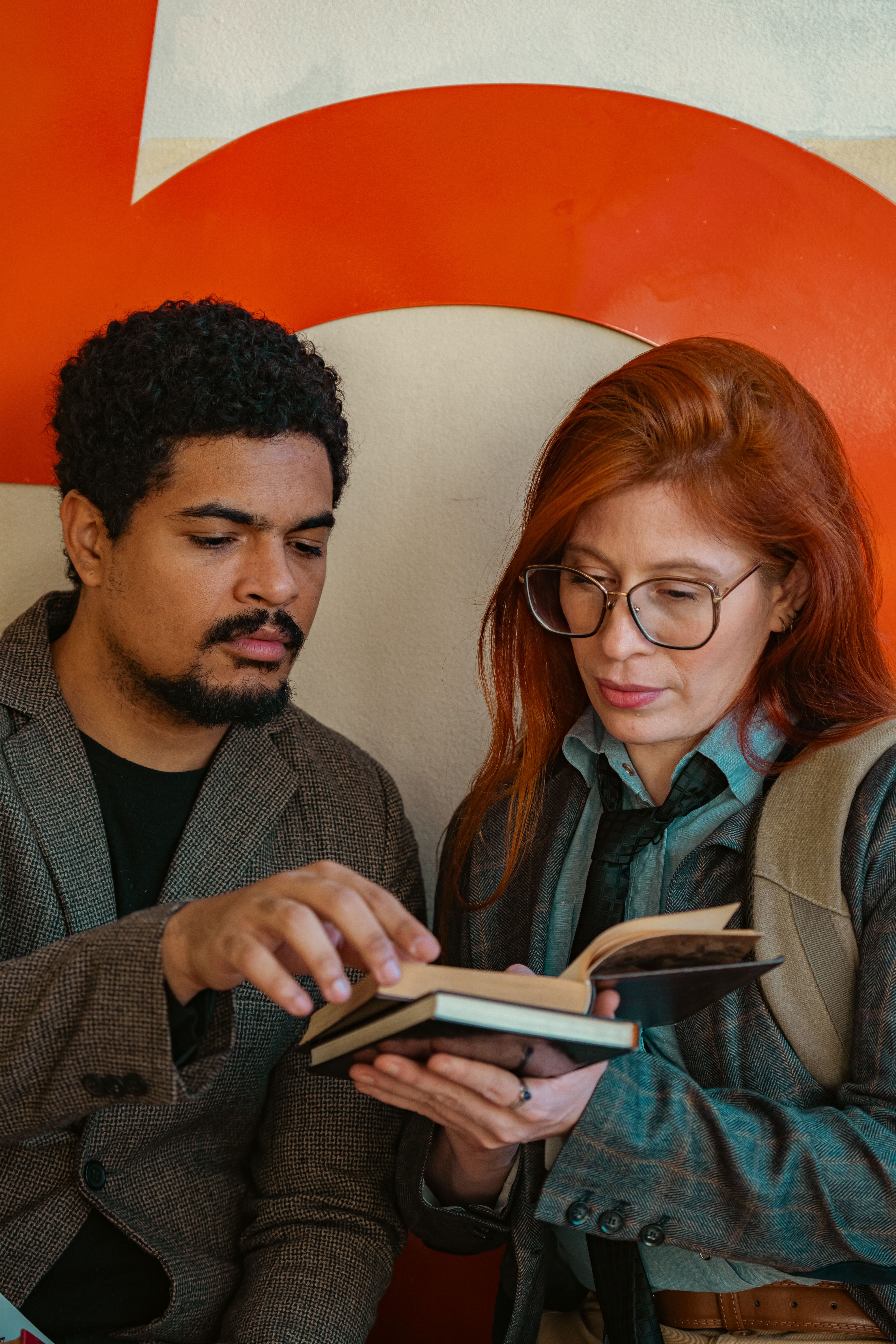 Two students engrossed in a study session in a vibrant Buenos Aires setting.