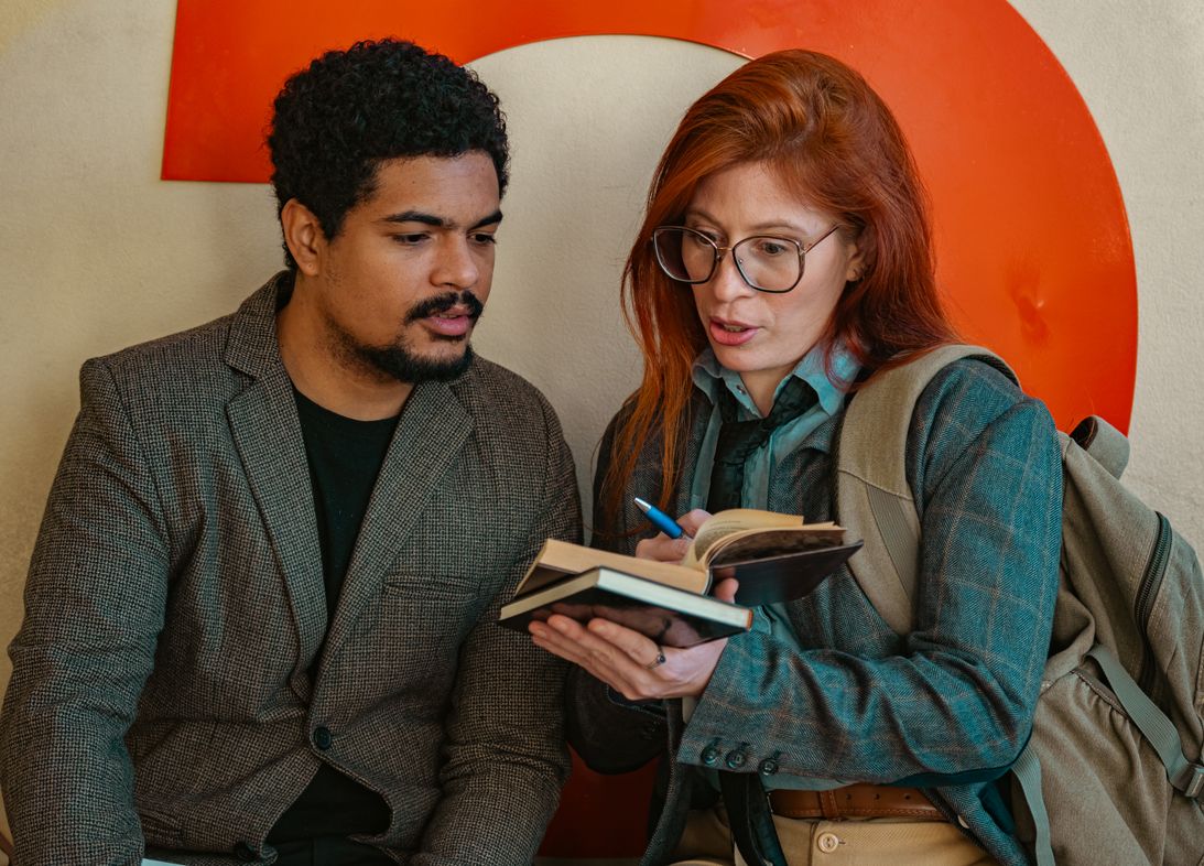 Online dating: starting a conversation on a niche platform