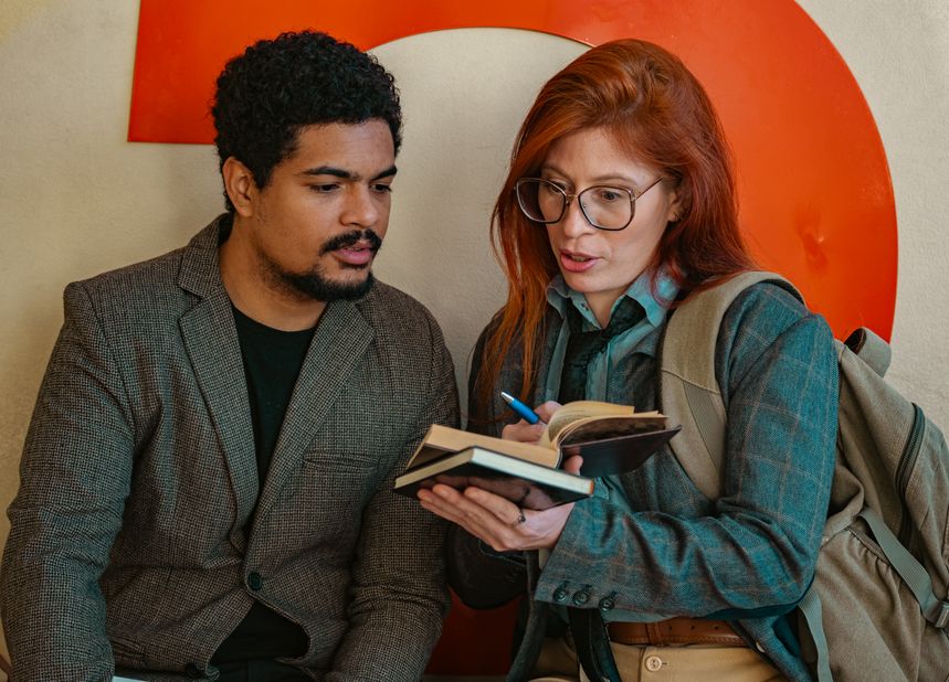 Online dating: starting a conversation on a niche platform
