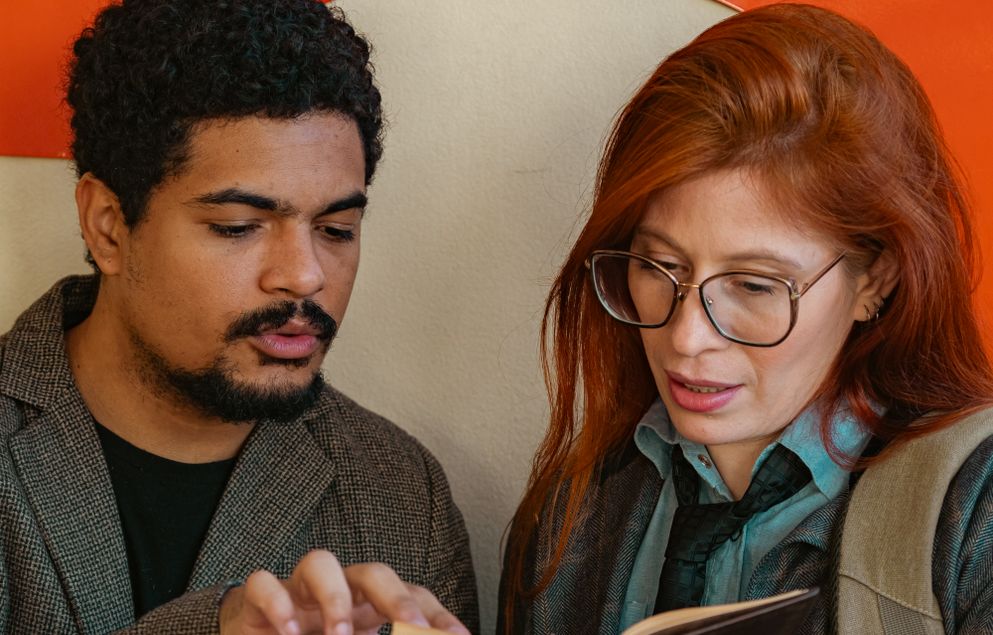 Online dating: starting a conversation on a niche platform