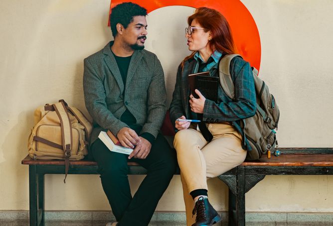 Online dating: starting a conversation on a niche platform
