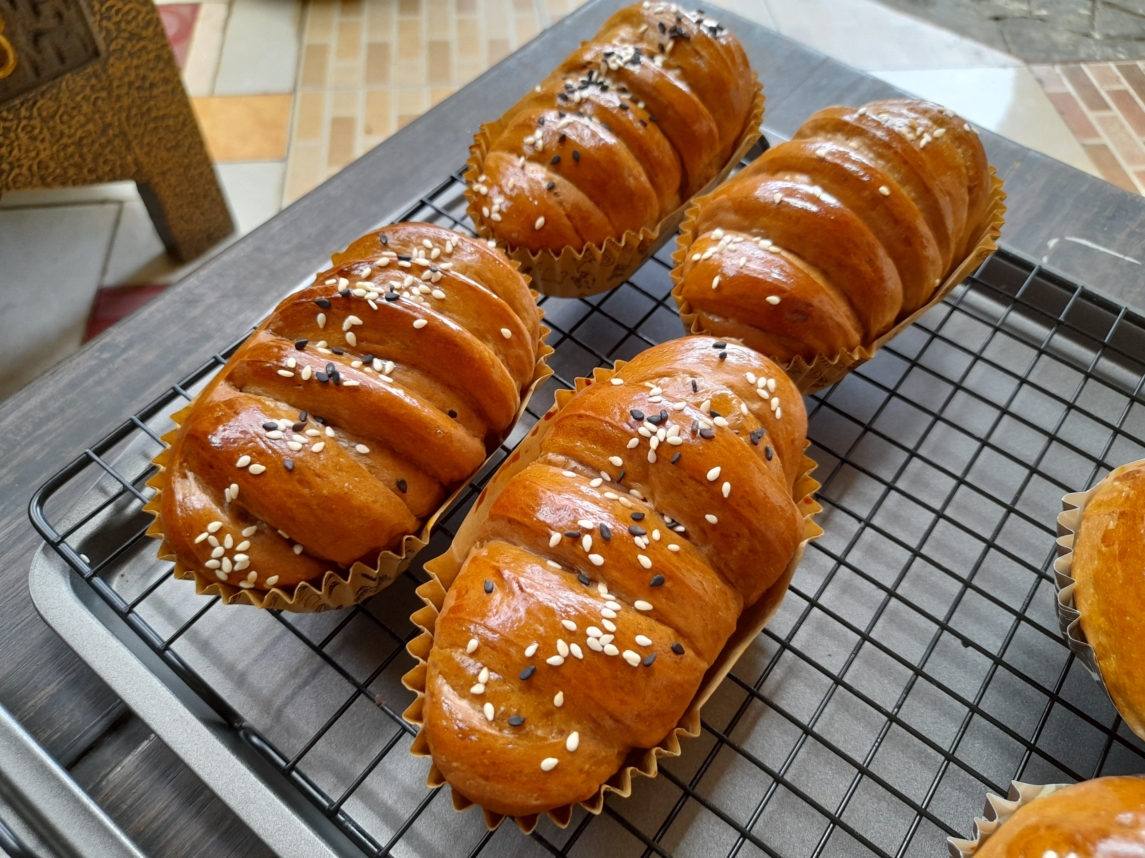 Fresh croissants cooling on wire rack