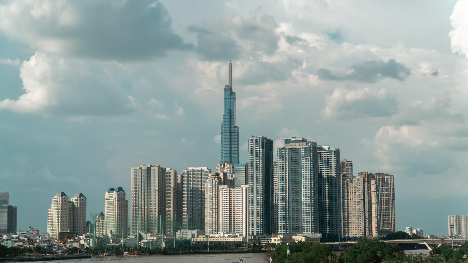 Panoramic view of Ho Chi Minh City skyline featuring Landmark 81.