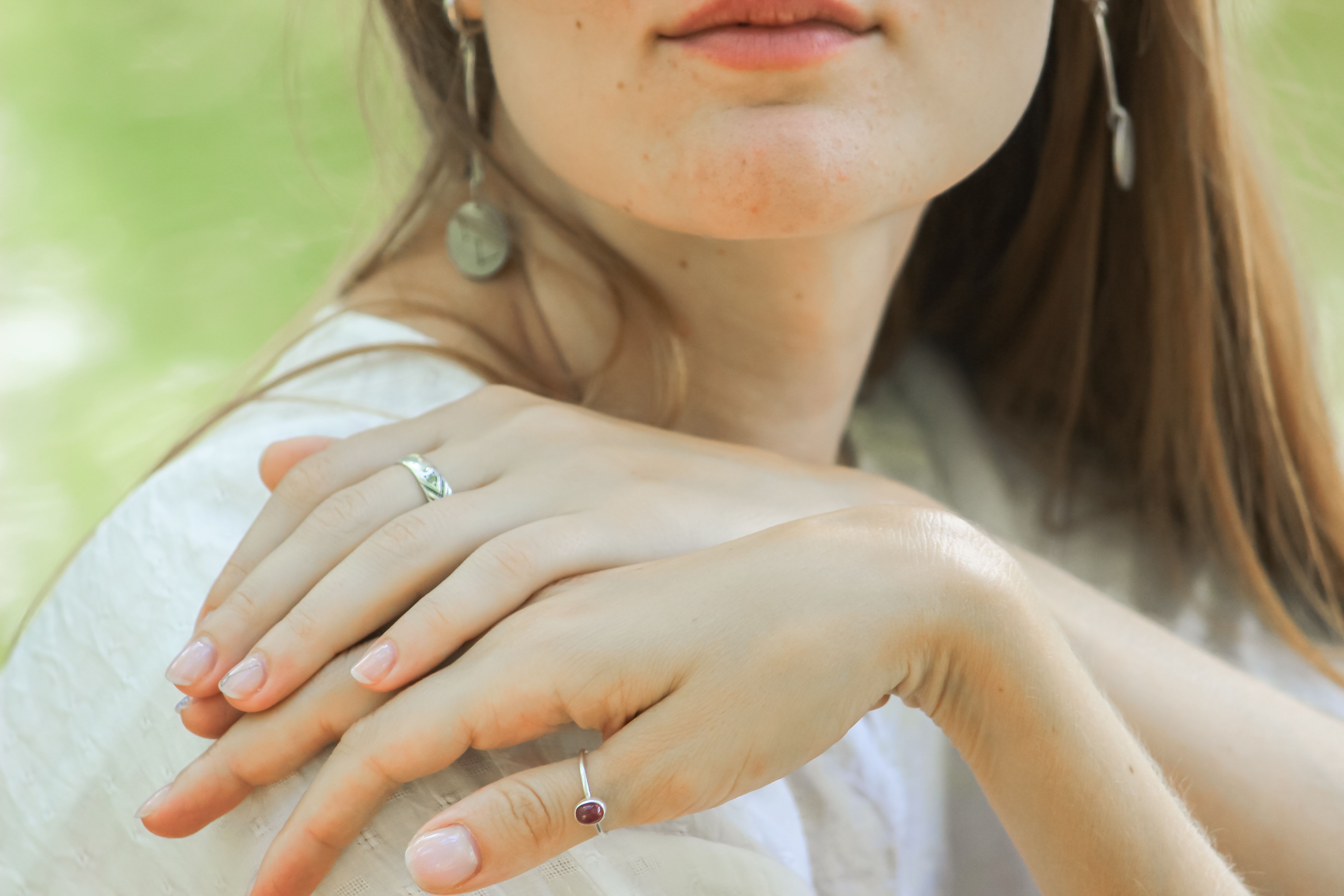 Anillo de plata con piedra amatista