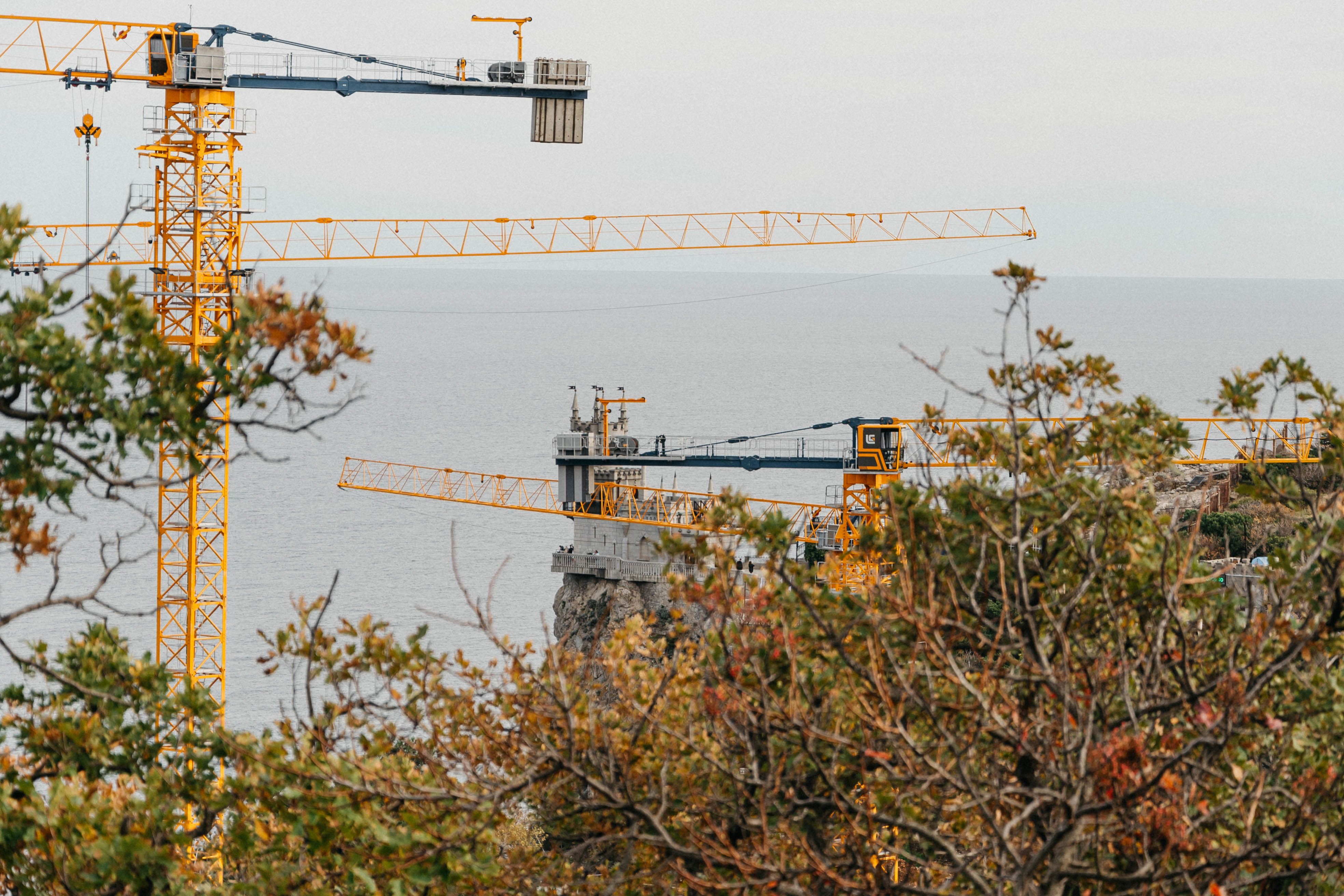 Stalled Toronto condo construction site with tower cranes illustrating the GTA new-home market slowdown