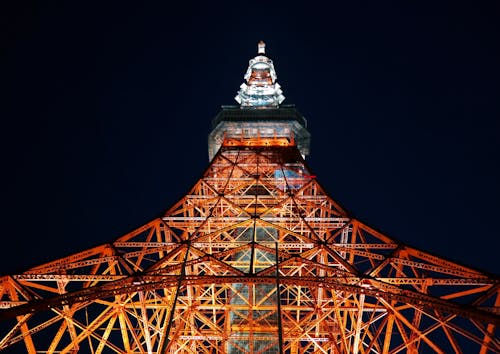 Lage Hoek Shot Van Tokyo Tower 'S Nachts