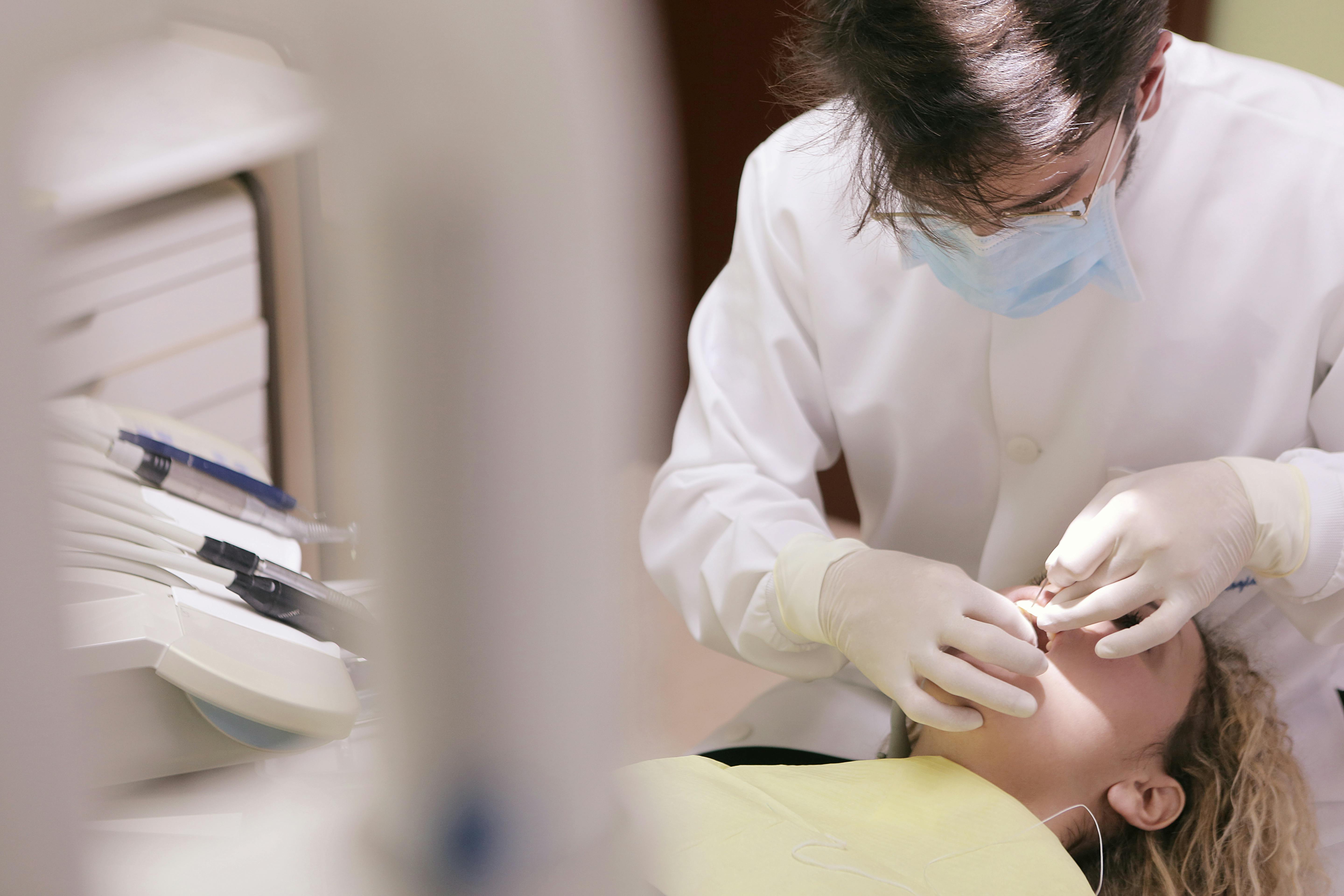 Male Dentist Working on Woman\u0026#39;s Teeth \u00b7 Free Stock Photo