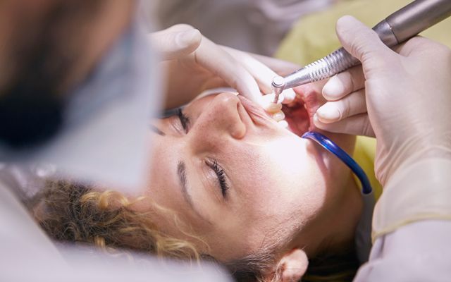 Professional teeth whitening and polishing session at Smile Point dental clinic Kolkata