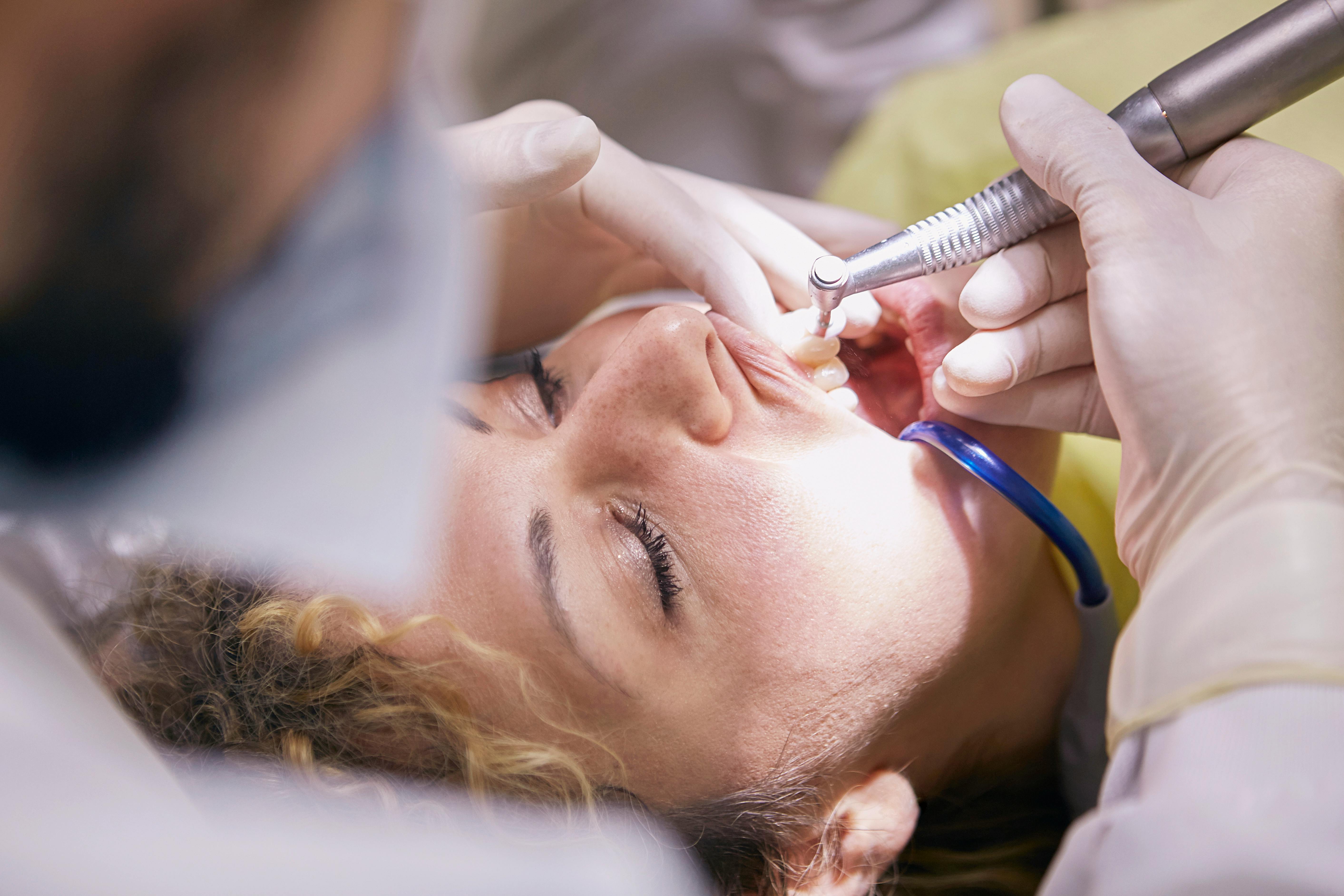 Foto profissional gratuita de aparelhos, boca, clu00ednica