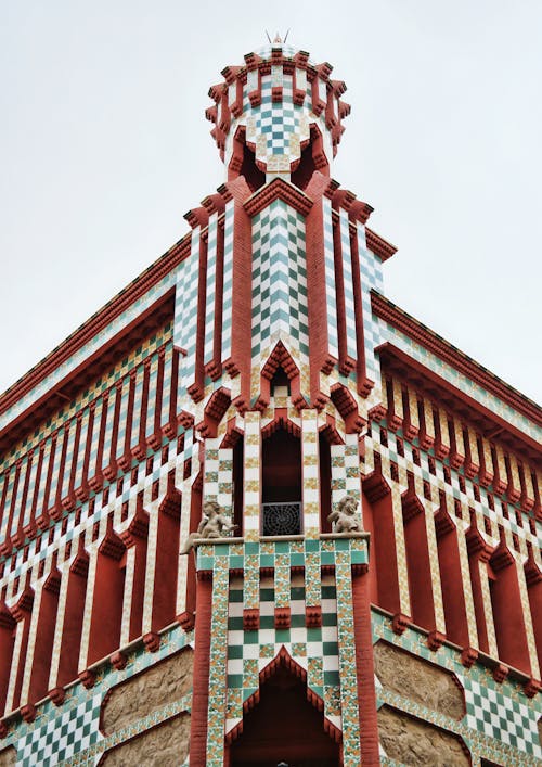 Gratis Edificio In Cemento Rosso E Verde Foto a disposizione