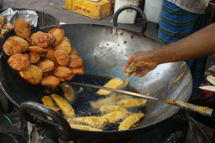 mustard oil in a cooking pan