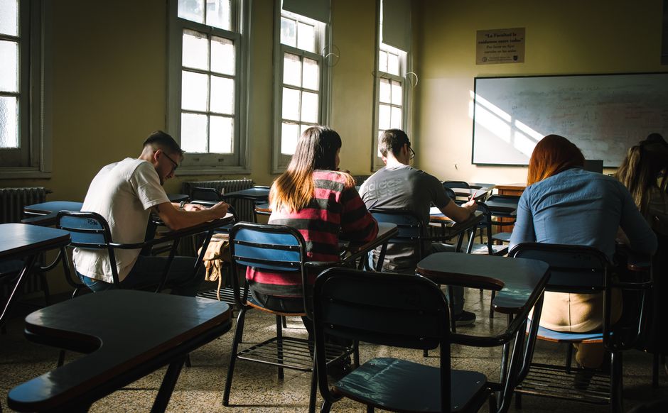 Asociación Ecuatoriana de Bilbao expande programas: 650 familias acceden a becas educativas 2026-27