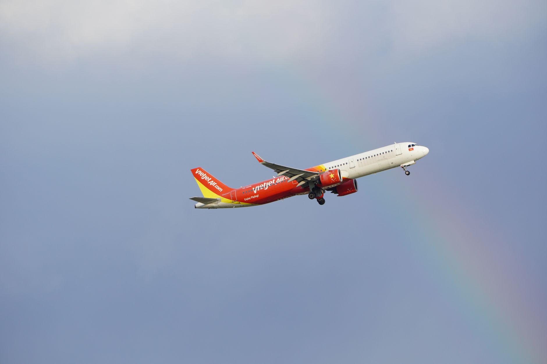 UAL's Forward P/E at 11 Amid 25.5% Airline Fare Increase