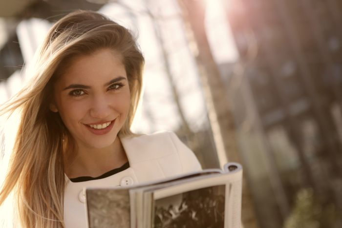 Cliente com loiro iluminado e brilhoso