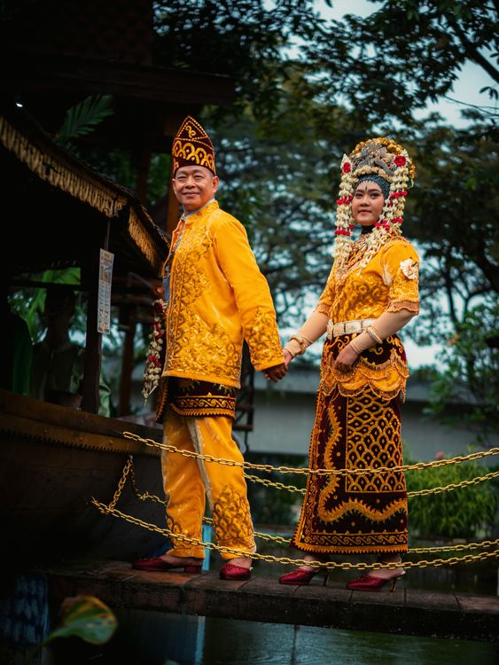 Traditional Indonesian Banjar Wedding Attire · Free Stock Photo