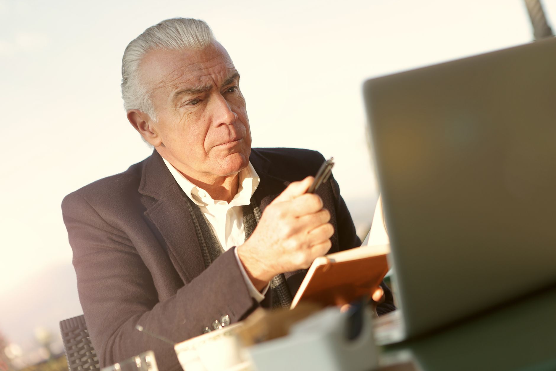 Older Workers Face AI-Driven Career Crossroads: Exit or Adapt