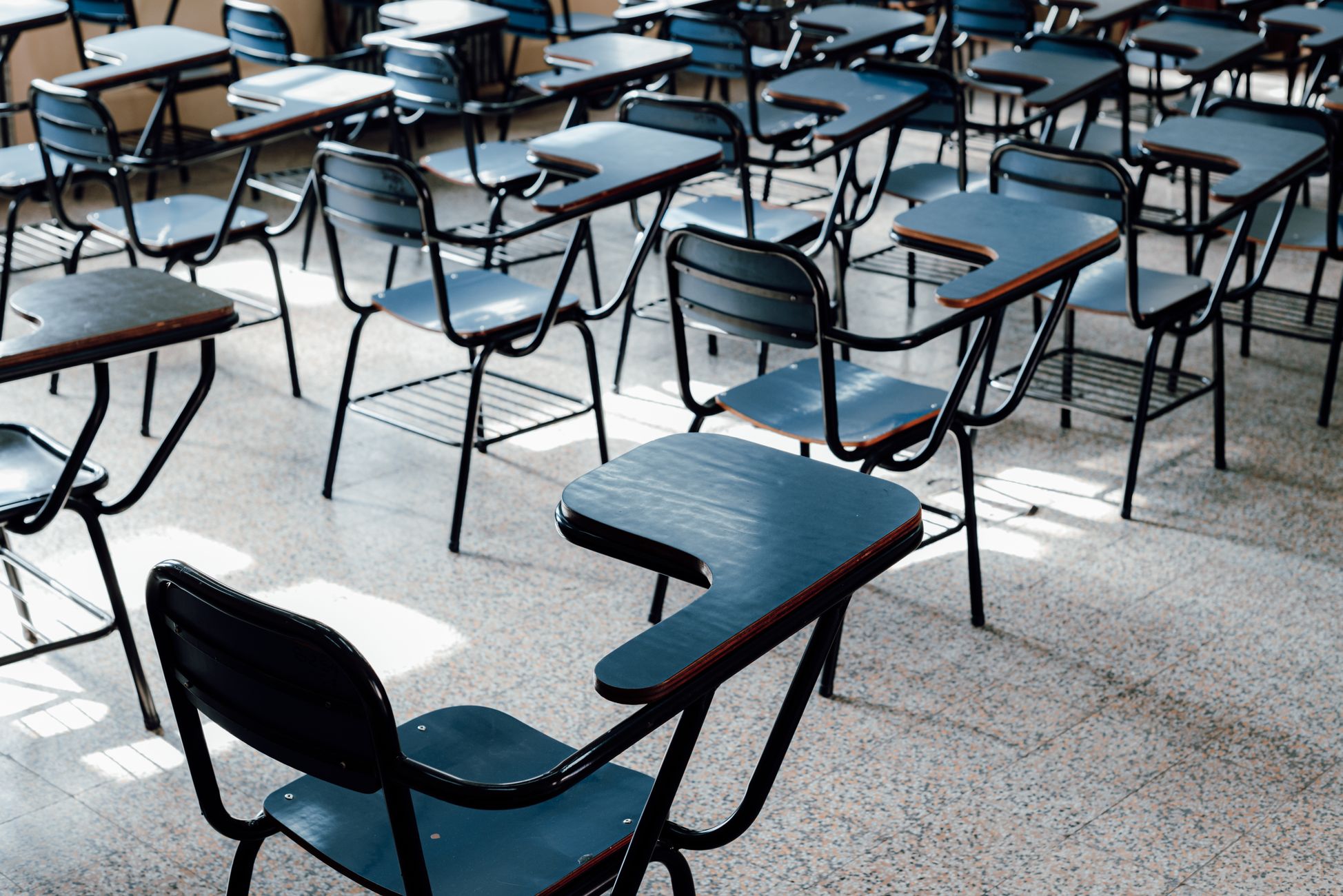 Schoolleider Montfort op non-actief gezet en eist 1,5 ton