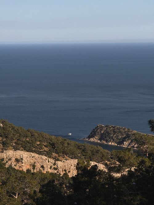 Free Peaceful coastal landscape in Mersin, Turkey, capturing cliffs and vast blue waters. Stock Photo