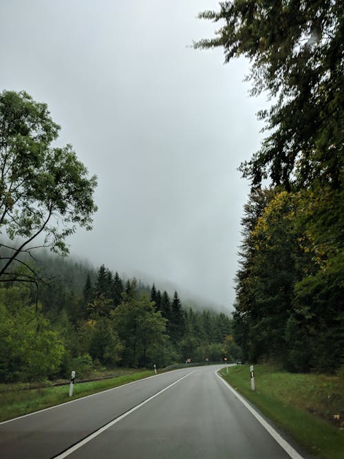 Kostenloses Stock Foto zu asphaltstraße, auto, autobahn