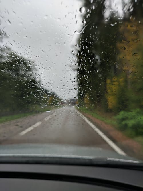 Бесплатное стоковое фото с автомобиль, асфальтированная дорога, дождь