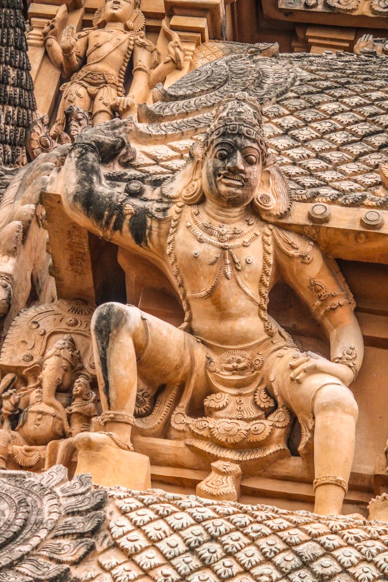 बृहदीश्वर मंदिर — इतिहास, महत्व और ज्योतिषीय संबंध