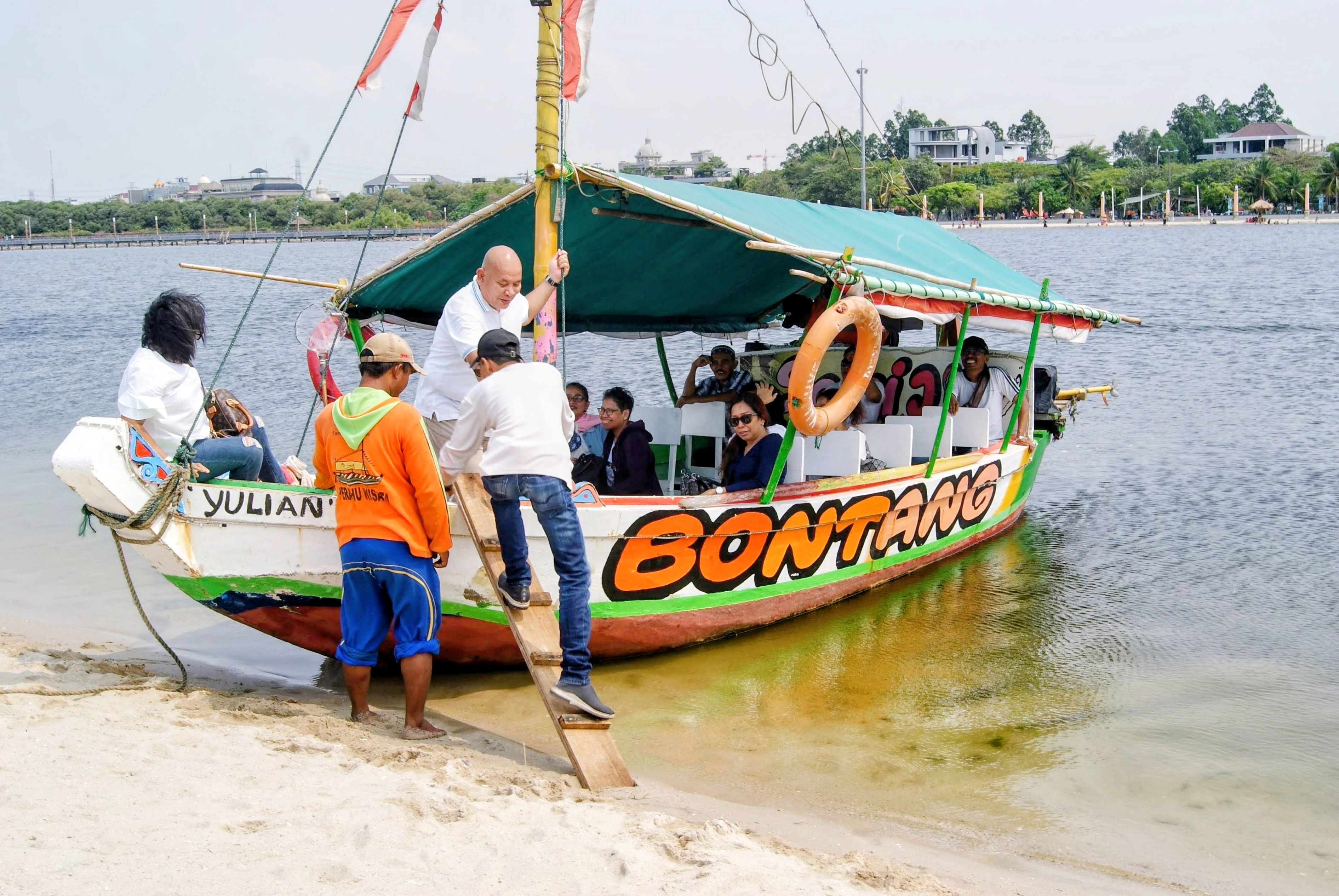 Ratusan Penumpang Kecewa Tak Kebagian Tiket Kapal Mamuju-Bontang