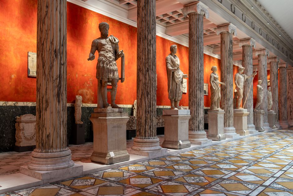 half|antique Roman toga