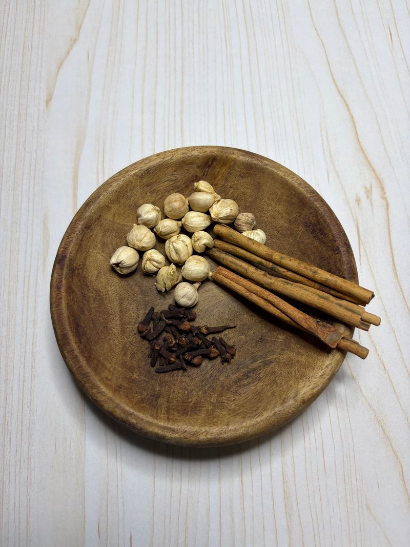 Cinnamon sticks, cloves and whole spices